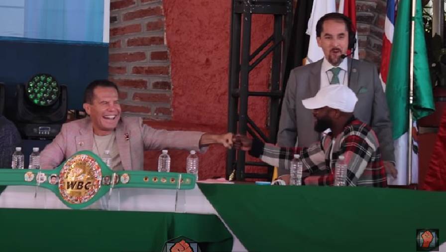 Floyd Mayweather và Julio Cesar Chavez Sr hẹn ngày thượng đài trong năm 2022