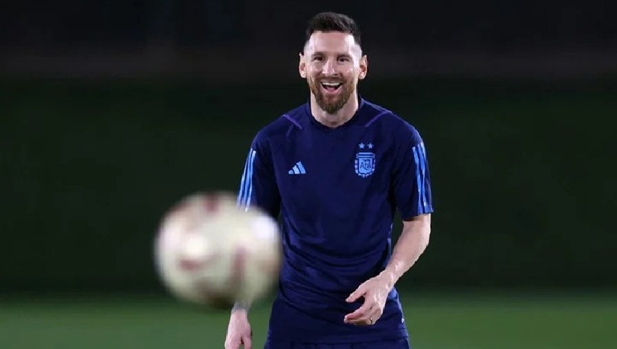 Messi tươi cười tập luyện cùng cả đội trước trận chung kết