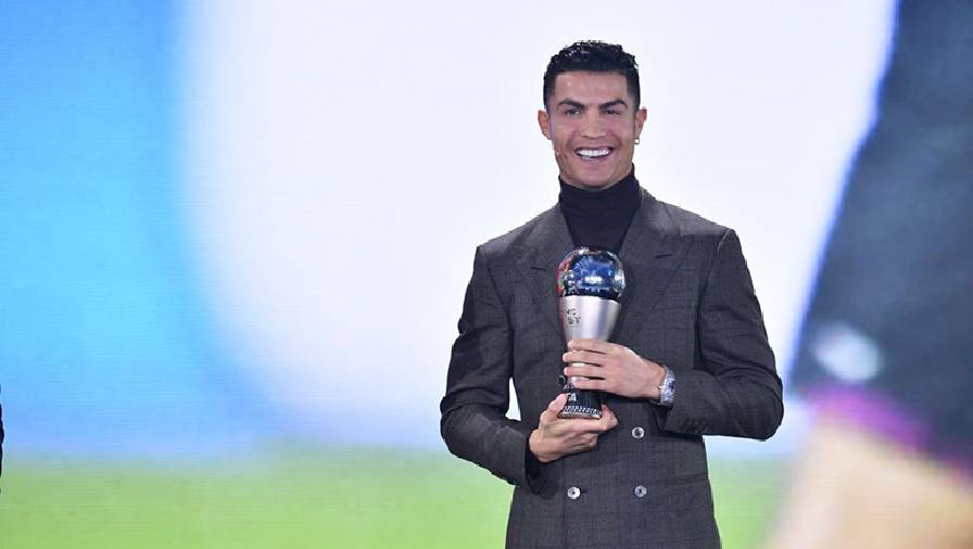 Ronaldo nhận giải thưởng đặc biệt của FIFA The Best 2021