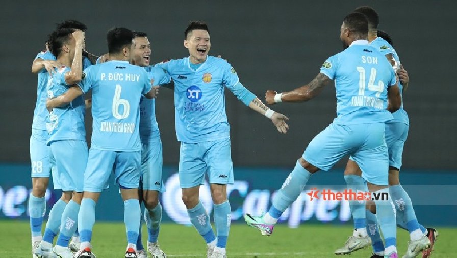 Sau vòng 9 V.League 2023/24: Nam Định 'cô đơn' trên đỉnh, Kiatisuk ra mắt CAHN thành công
