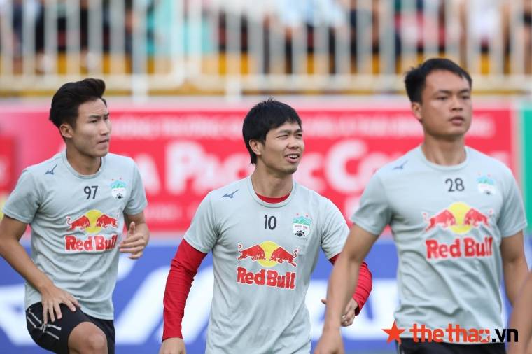 Hoàng Anh Gia Lai vs Hà Nội FC: Kiatisak cất cả Công Phượng, Tuấn Anh trên ghế dự bị!