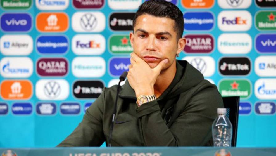 UEFA chính thức hành động vụ Ronaldo loại bỏ chai nước của nhà tài trợ