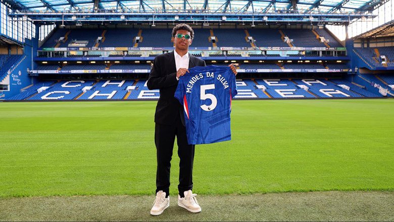 Chelsea trao học bổng cho con trai Thiago Silva