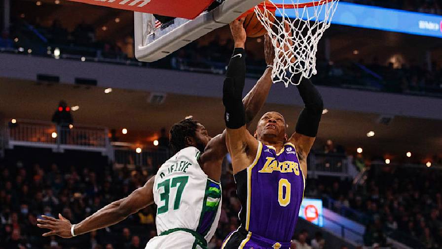 Los Angeles Lakers gục ngã trước Milwaukee Bucks