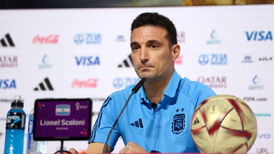 HLV Scaloni nói gì với ĐT Argentina ở buổi tập cuối trước trận chung kết?