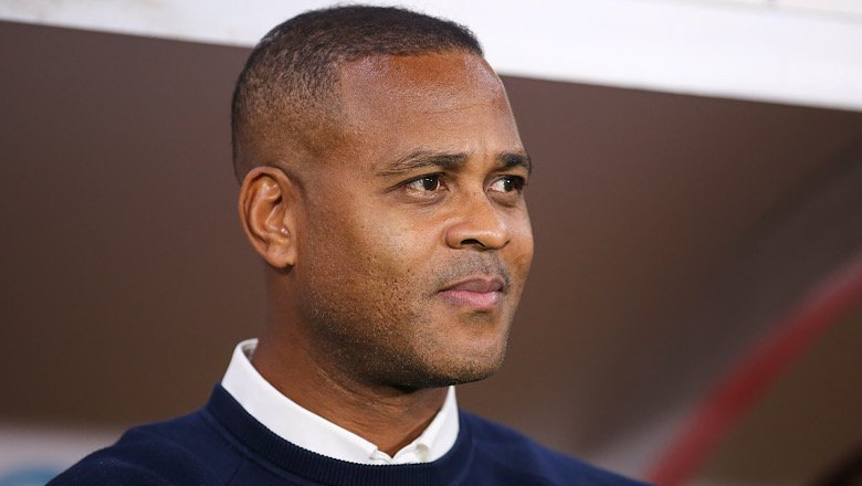 Tân HLV Patrick Kluivert ‘nịnh’ bóng đá Indonesia, tuyên bố sẽ giành vé dự World Cup 2026