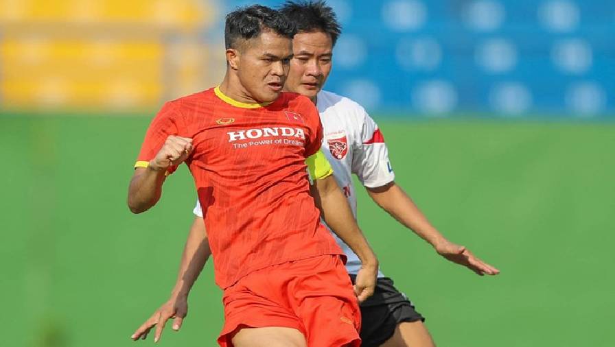 Dụng Quang Nho mất người thân ngay trước trận gặp U23 Singapore