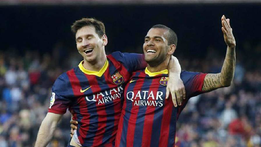 Dani Alves: Messi không hạnh phúc ở PSG và luôn muốn trở lại Barca
