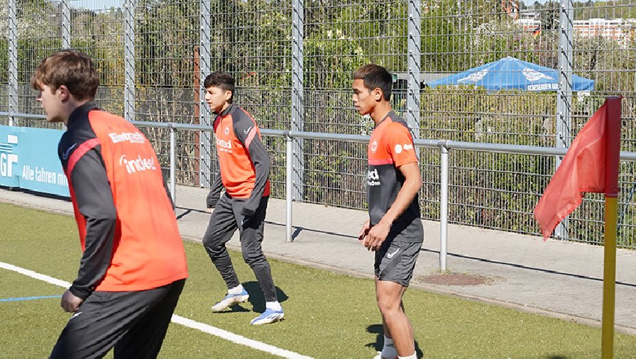 Hai cầu thủ U17 Việt Nam tập nặng ngay trong ngày đầu tiên ở CLB Eintracht Frankfurt