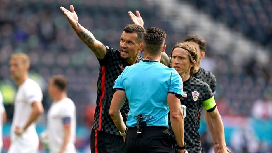 Trung vệ Croatia nổi điên vì quả phạt đền 'vô lý'