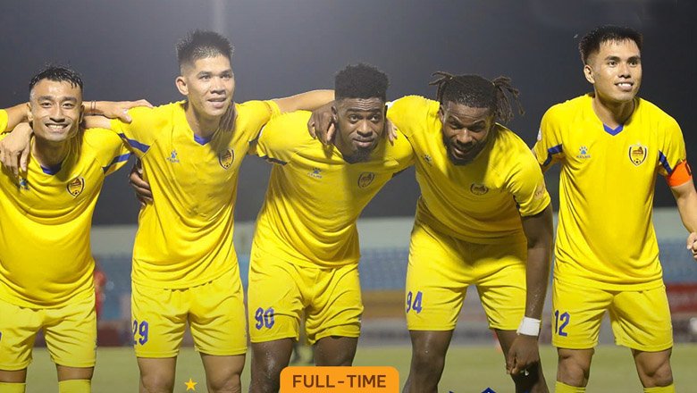 Chưa chính thức trụ hạng, Quảng Nam FC vẫn được thưởng to