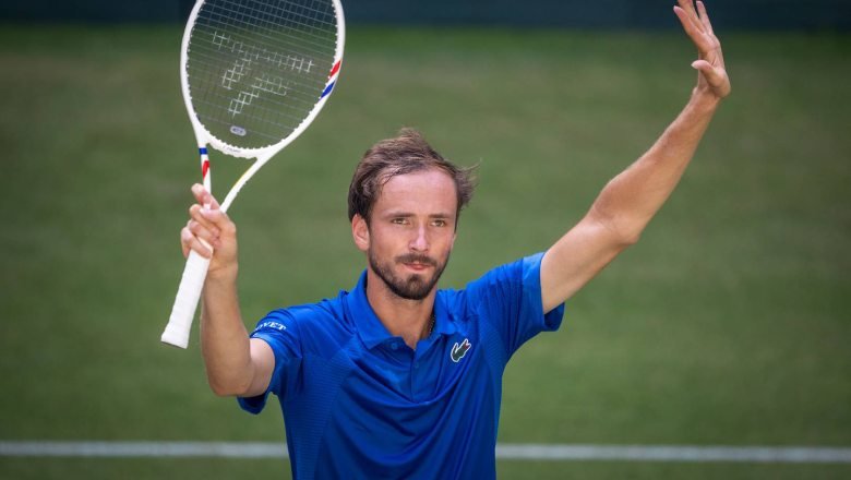 Medvedev chạm mốc 400 chiến thắng, vào tứ kết Halle Open 2025