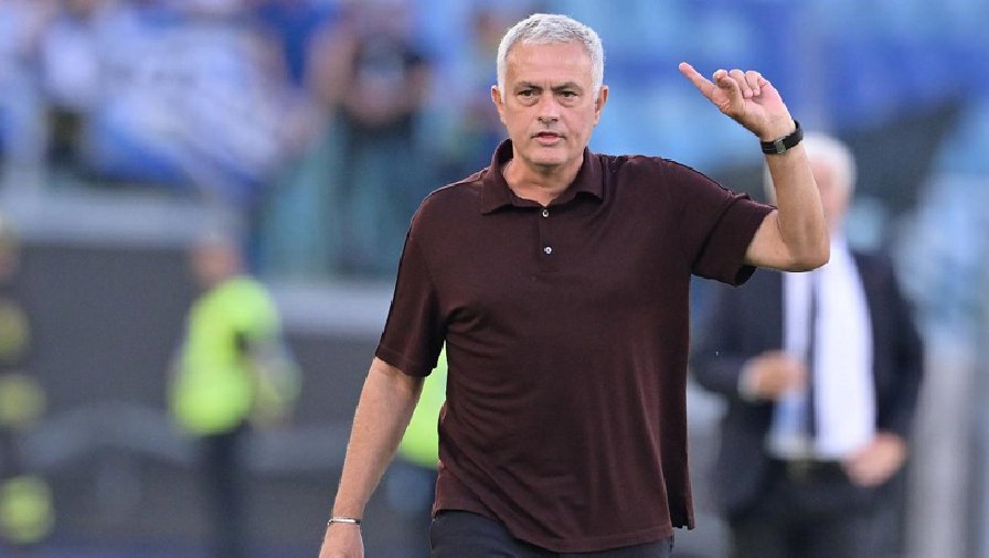 HLV Mourinho nhận thẻ đỏ thứ 3 kể từ khi dẫn dắt AS Roma