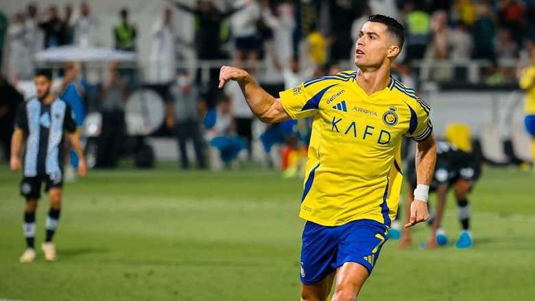 Ronaldo nổ súng phút cuối, Al Nassr đánh bại đội bóng của Steven Gerrard