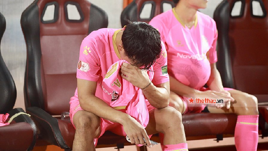 Chùm ảnh: Cầu thủ ôm mặt khóc trong ngày CLB Sài Gòn xuống hạng 