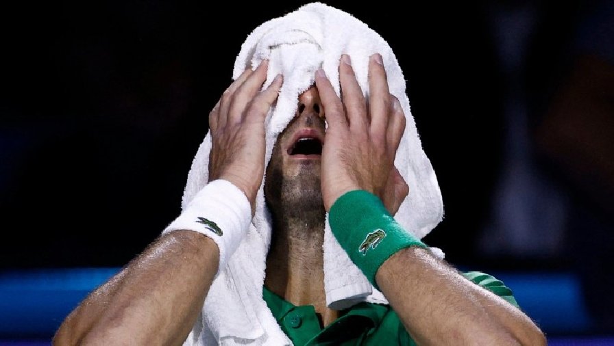 Djokovic không bỏ cuộc dù kiệt sức, đánh bại Medvedev sau hơn 3 giờ đồng hồ