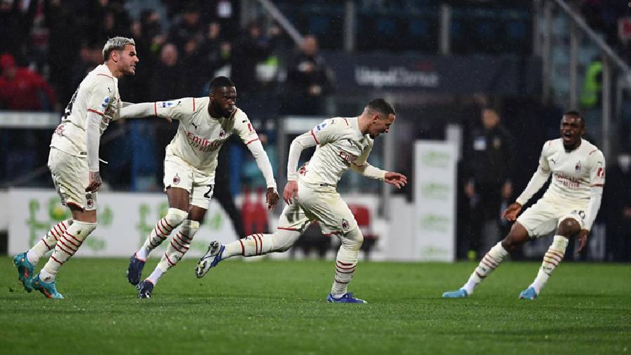 AC Milan thắng nhọc Cagliari, giữ vững ngôi đầu Serie A