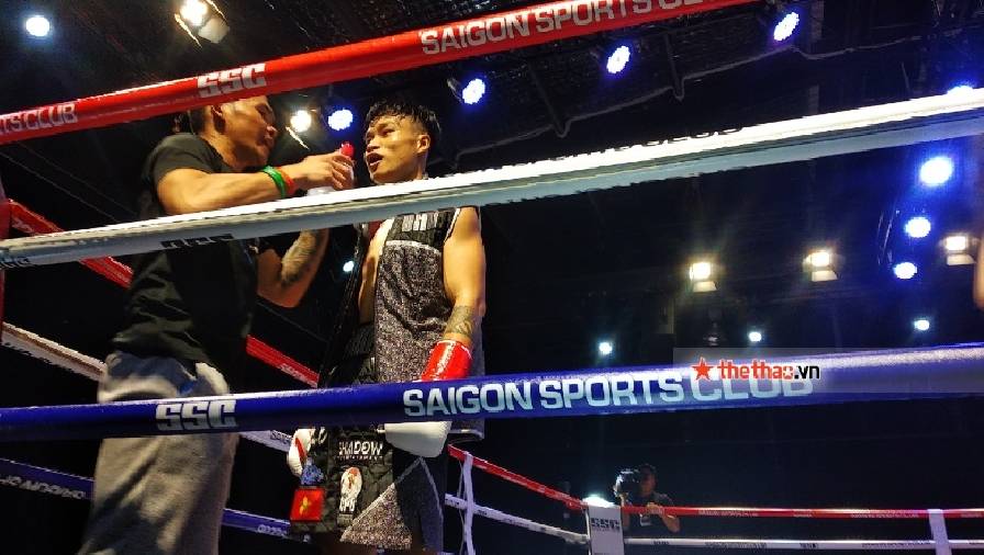 Boxer Võ Hồng Đạt hạ knock-out đối thủ Thái Lan ngay hiệp 1