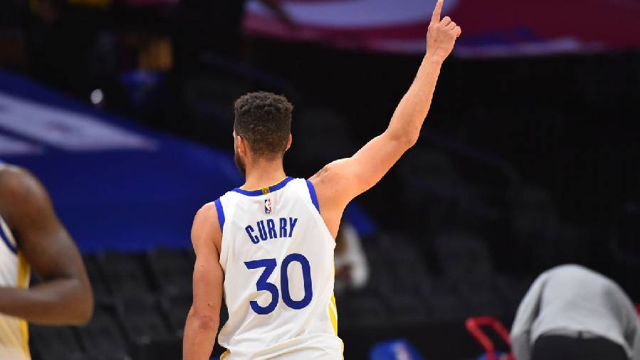 Philadelphia 76ers trở thành nạn nhân tiếp theo của 'Thần tiễn' Stephen Curry