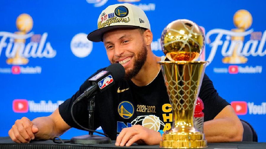 Warriors đăng quang NBA, Stephen Curry lập kỷ lục mới