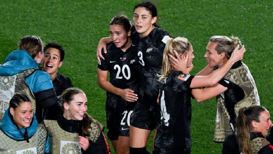 HLV và cầu thủ nữ New Zealand bật khóc như trẻ con sau chiến thắng lịch sử ở World Cup