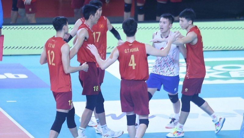 Tuyển bóng chuyền nam Việt Nam giành huy chương SEA V.League 2025 sau khi 'trả nợ' Philippines