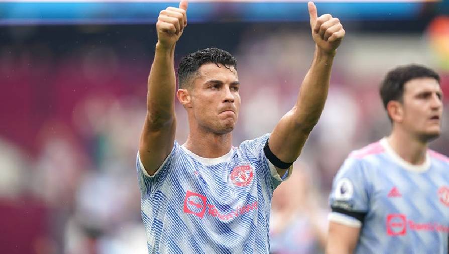 Ronaldo nổ súng trên sân West Ham, phá kỷ lục khó tin của Ibrahimovic