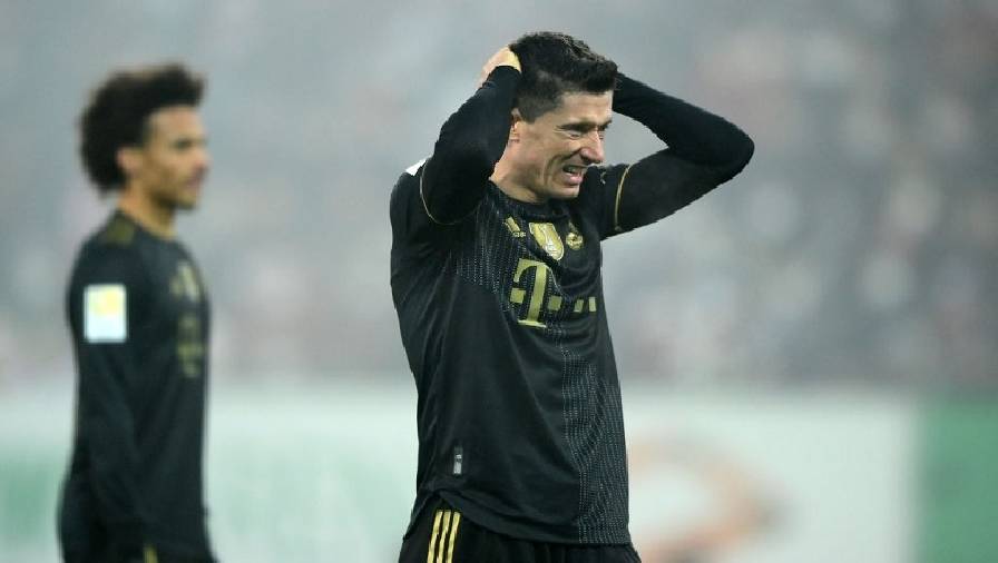 Lewandowski ghi bàn, Bayern Munich vẫn trắng tay trước 'nhược tiểu' ở derby