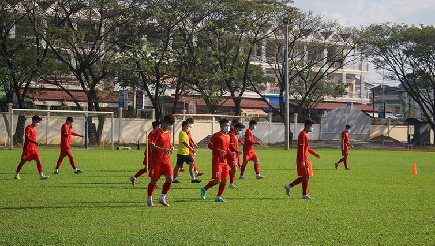 4 cầu thủ ‘tiếp viện’ của U23 Việt Nam đi đường bộ sang Campuchia