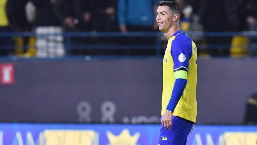 Ronaldo bị phạt siêu nhẹ sau hành động gây tranh cãi