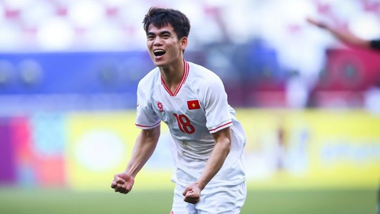 Khuất Văn Khang nói gì sau khi giành giải cầu thủ xuất sắc nhất trận thắng U23 Malaysia?