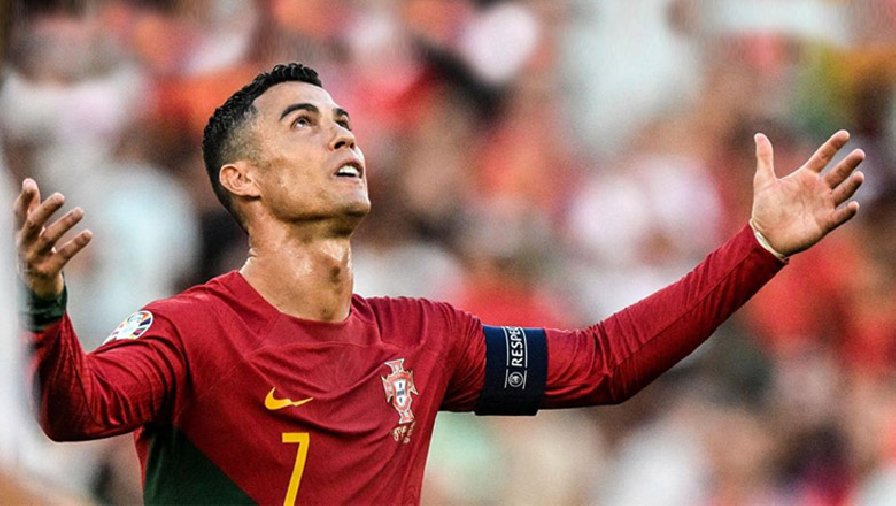 Ronaldo ghi bàn phút 89 trong trận đấu thứ 200 cho tuyển Bồ Đào Nha
