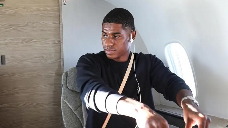 Rashford khốn khổ vì ‘fan Man City’ chiếm sân bay, hành trình kiểm tra y tế tại Barca bị gián đoạn