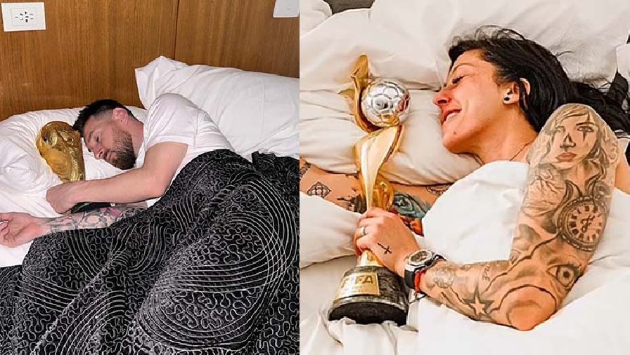Nữ tuyển thủ Tây Ban Nha bắt chước Messi, tạo dáng nằm ngủ cùng Cúp vàng World Cup