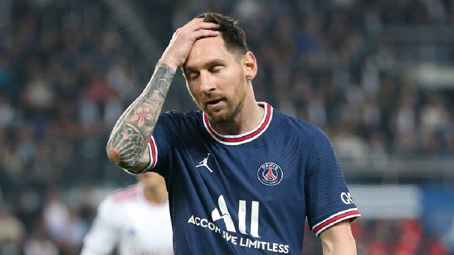 Messi dính chấn thương đầu gối ở trận PSG gặp Lyon