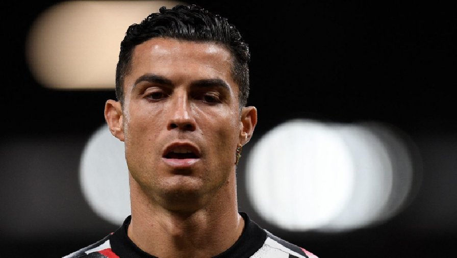 Ronaldo bị MU treo giò nội bộ trận Chelsea vì bỏ về sớm trước Tottenham
