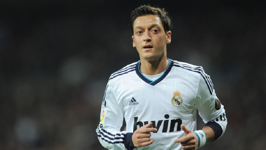 Mesut Ozil chính thức tuyên bố giải nghệ ở tuổi 34