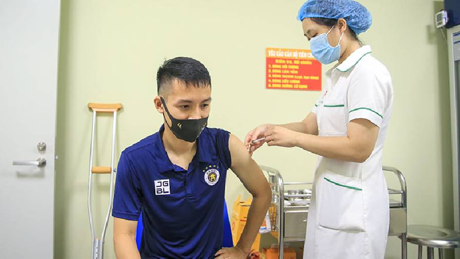 CLB Hà Nội được tiêm vaccine COVID-19 để tham dự AFC Cup