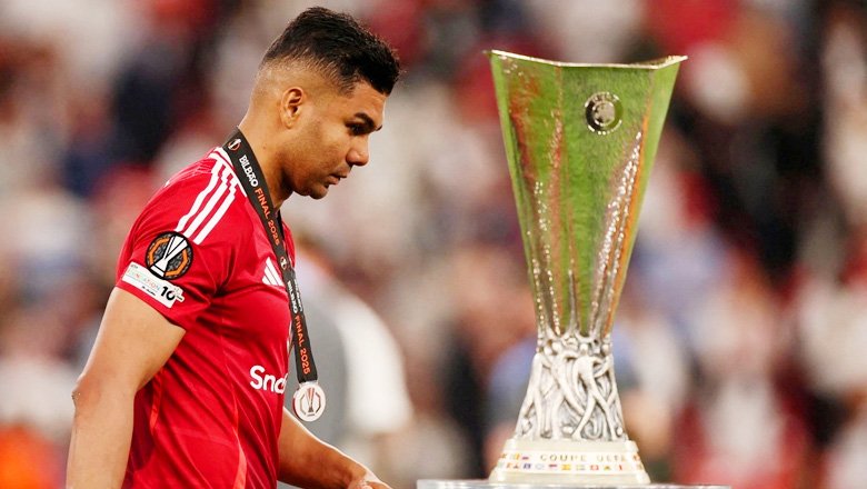 Cổ phiếu 'bốc hơi' 160 triệu bảng sau trận thua Tottenham, MU tính cắt giảm thêm nhân viên