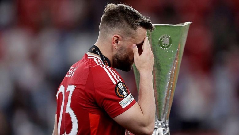 Luke Shaw xin lỗi CĐV, thừa nhận đã đến lúc nhiều cầu thủ MU nên ra đi