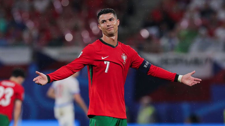 HLV ĐT Bồ Đào Nha bênh Ronaldo: Cậu ấy không cần nghỉ ngơi, 4 ngày/trận vẫn đá tốt
