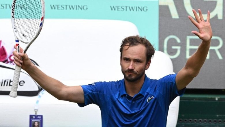 Medvedev thắng kịch tính Zverev, lần đầu vào chung kết ATP sau 15 tháng