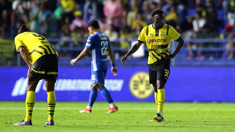 Dortmund đại bại 0-4 trước CLB Thái Lan