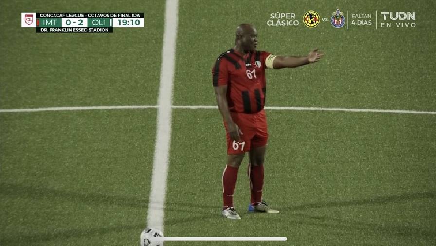 Phó Tổng thống Suriname ra sân ở tuổi 60, ‘giúp’ đội nhà thua 0-6