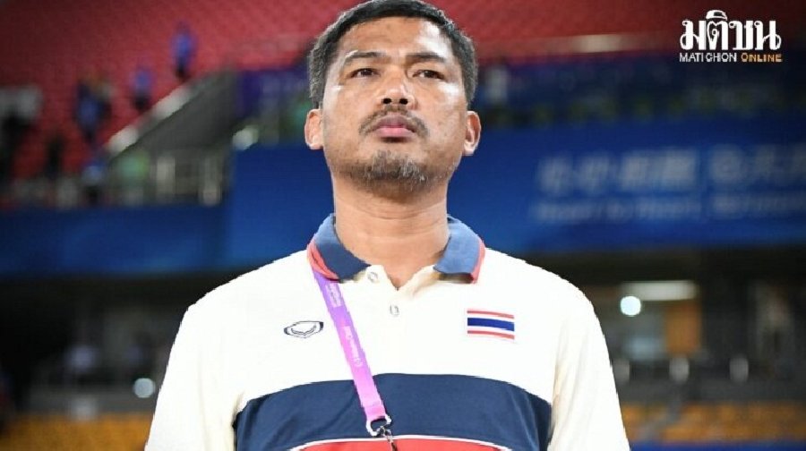 HLV Olympic Thái Lan thừa nhận sai lầm khi tiếp cận trận đấu, khiến đội nhà thua Hàn Quốc 0-4