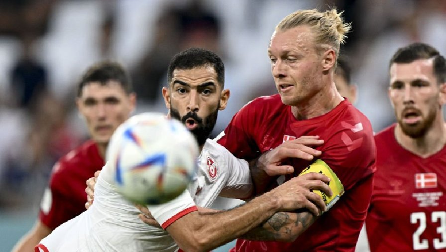 Vì sao Đan Mạch không được hưởng 11 mét dù bóng chạm tay cầu thủ Tunisia?