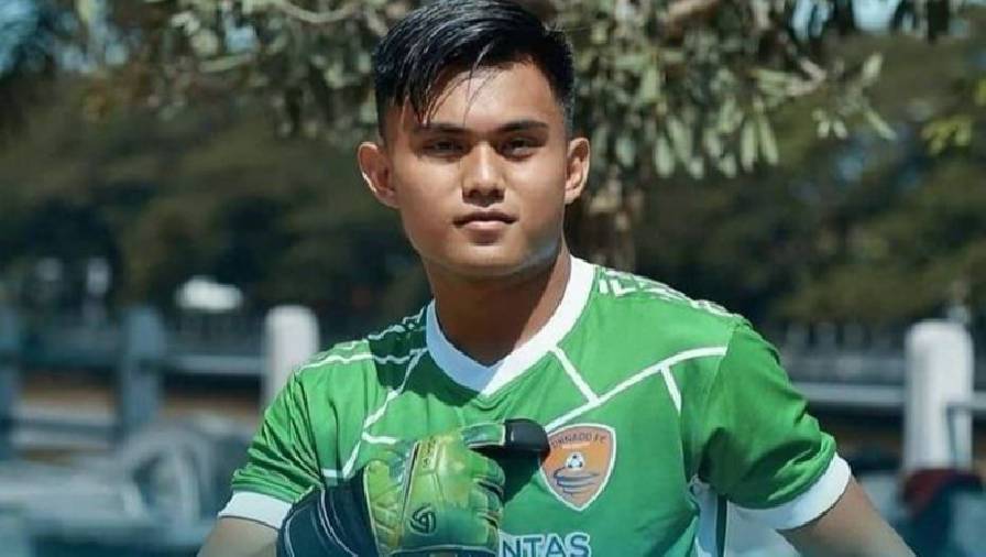 Thủ môn Indonesia qua đời vì một va chạm ngay trên sân