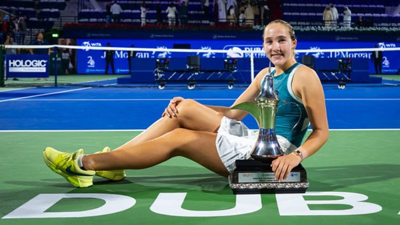 Tay vợt 17 tuổi Andreeva gây sốc khi vô địch Dubai Open, đi vào lịch sử WTA