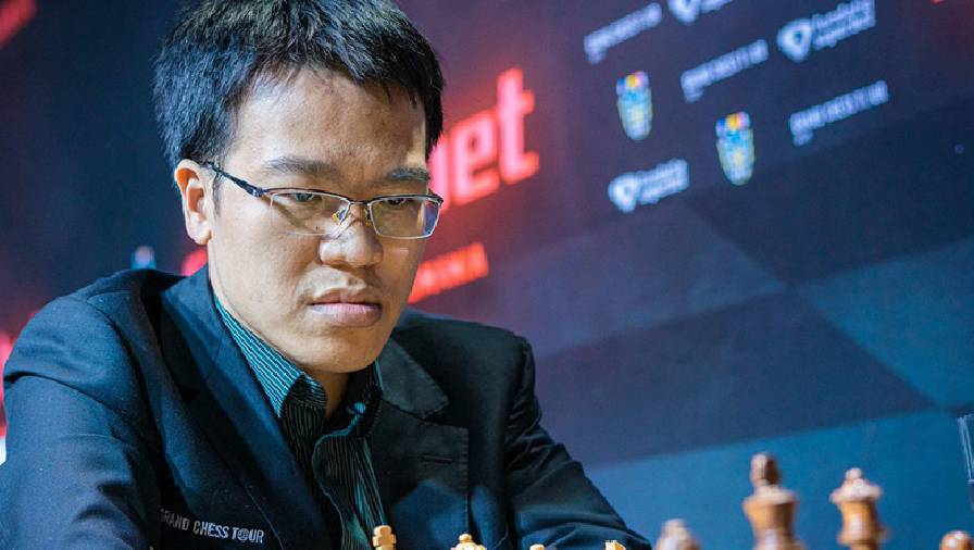 Lê Quang Liêm hòa vua cờ Carlsen, dẫn đầu vòng bảng Charity Cup 2022