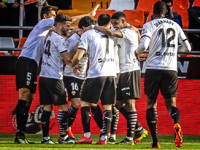 Nhận định bóng đá Valencia vs Alaves, 23h30 ngày 24/4: Bầy dơi tung cánh